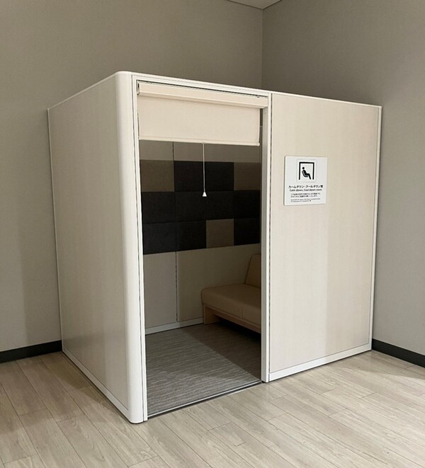 북해도 신치토세 공항의 캄다운 룸 /출처 : 신치토세 공항 공식 SNS, 사진제공 : 인세호