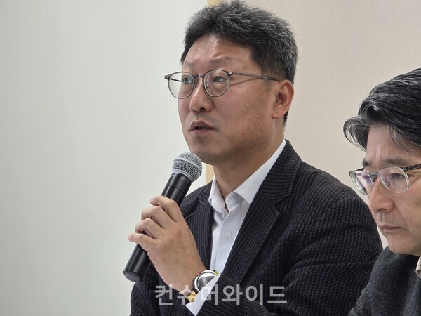 김희섭 PR센터장이 11일 SKT 데일리 브리핑에서 발언을 하고 있다. ⓒ컨슈머와이드 전휴성 기자