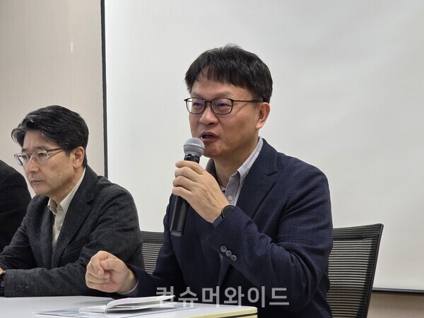 11일 SKT 데일리 브리핑에서 류정환 네트워크 인프라센터장이 유심 재설정 솔루션에 대해 설명하고 있다. ⓒ컨슈머와이드 전휴성 기자