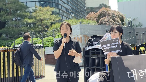 평화 나비 이재윤이 발언을 하고 있다. ⓒ컨슈머와이드 전휴성 기자