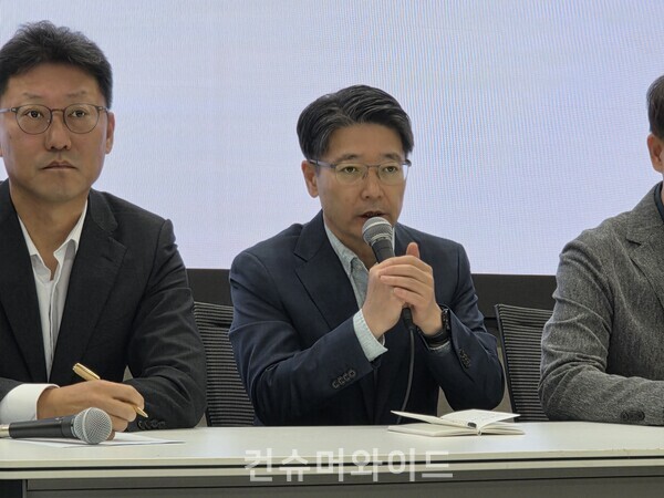 SKT 임봉호 MNO사업부 부장이 12일 ST 데일리 브리핑에서 발언을 하고 있다. ⓒ컨슈머와이드 전휴성 기자