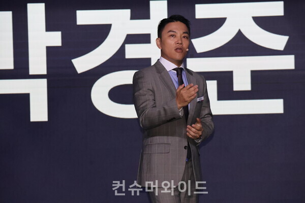 지난 17일 평택 KGM 본사에서 진행된 미래 모빌리티로의 전환을 위한 중장기 로드맵 발표에서 박경준 KGM 국내 사업 본부장이 발표를 하고 있다. ⓒ컨슈머와이드 전휴성 기자