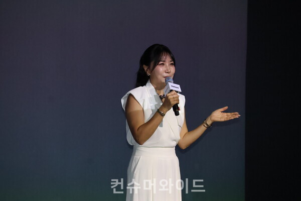 지난 17일 그랜드 워커힐 서울 ‘빛의 시어터’에서 진행된 제 13회 Best Korea Brands 2025(이하 2025년 베스트 코리아 브랜드)’ 컨퍼런스에서 황유진 인터브랜드 글로벌 대표 파트너가 발언을 하고 있다. ⓒ컨슈머와이드 전휴성 기자
