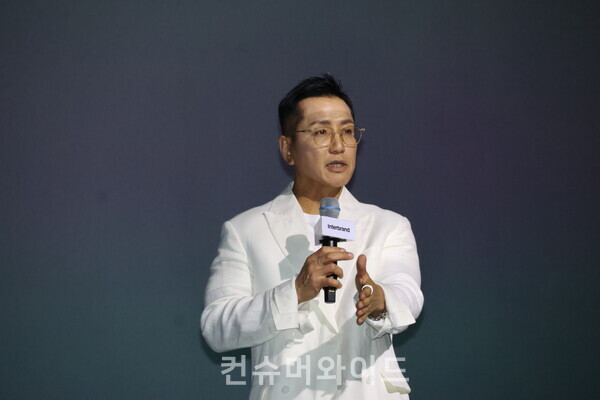 문지훈 인터브랜드 글로벌 대표 파트너가 2025년 베스트 코리아 브랜드 순위를 발표하고 있다. ⓒ컨슈머와이드 전휴성 기자