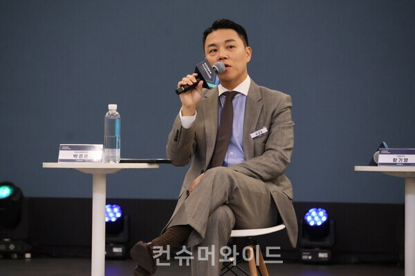 지난 17일 평택 KGM 본사에서 진행된 미래 모빌리티로의 전환을 위한 중장기 로드맵 발표에서 박경준 KGM 국내 사업 본부장이 Q&A에서 대리점 수 조정과 관련돼 답변을 하고 있다. ⓒ컨슈머와이드 DB