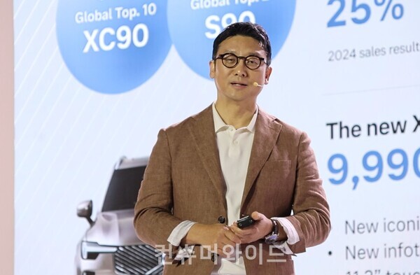 볼보자동차코리아 이윤모 대표가 2일 오전 11시 워커힐 호텔에서 진행된 신형 XC90, S90 론칭 행사에서 발언을 하고 있다. ⓒ컨슈머와이드 전휴성 기자