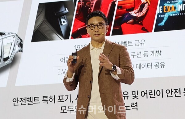 볼보자동차코리아 이윤모 대표가 2일 오전 11시 워커힐 호텔에서 진행된 신형 XC90, S90 론칭 행사에서 발언을 하고 있다. ⓒ컨슈머와이드 전휴성 기자