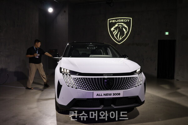 3일 오전 10시 캔디 성수에서공개된 올 뉴 푸조 3008 스마트 하이브리드 ⓒ컨슈머와이드 전휴성 기자