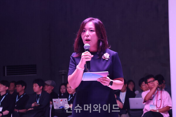 3일 오전 10시 캔디 성수에서 진행된 올 뉴 푸조 3008 스마트 하이브리드 프리미어 행사에서 스텔란티스코리아 방실 대표가 가격에 대해 설명하고 있다.  ⓒ컨슈머와이드 전휴성 기자