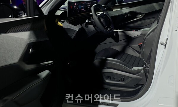 푸조 3008 스마트 하이브리드 실내ⓒ컨슈머와이드 전휴성 기자