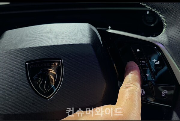 푸조 3008 스마트 하이브리드 실내ⓒ컨슈머와이드 전휴성 기자