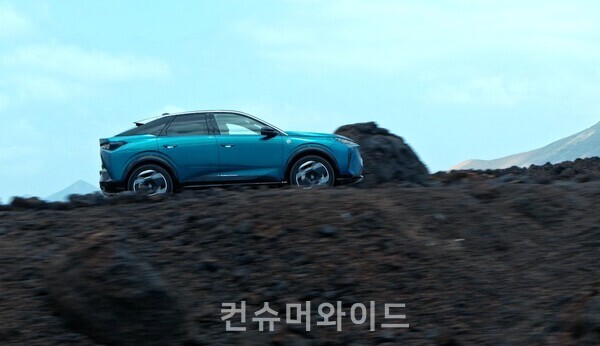 ⓒ스텔란티스코리아 가제공한푸조 3008 하이브리드 주행 영상 캡처