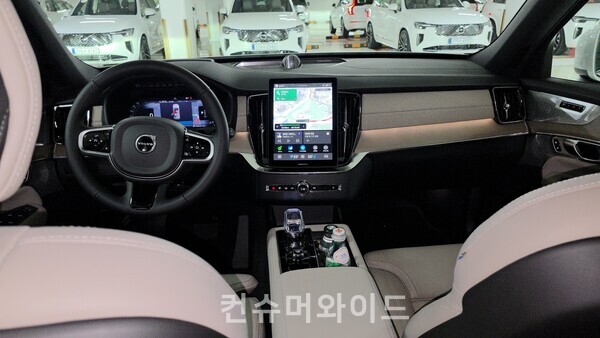 지속가능한 소재가 포함된 만든 XC90 실내 ⓒ컨슈머와이드 전휴성 기자