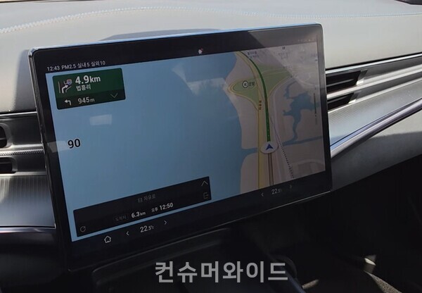 BYD 씰  중앙스크린 가로버전, 티맵으로 길 안내 중 ⓒ컨슈머와이드 전휴성 기자