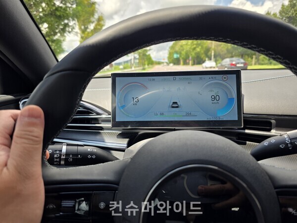 BYD 씰 어댑티드 크루즈 콘트롤 활성화 모습ⓒ컨슈머와이드 전휴성 기자