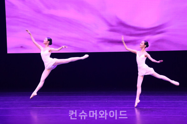 포르쉐의 해외 연수 프로그램 ‘포르쉐 터보 포 드림 – 발레’ 학생들의 공연 ⓒ컨슈머와이드 전휴성 기자