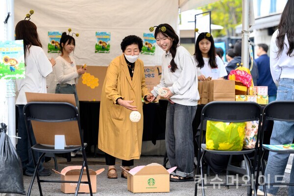 환경재단과 홈앤쇼핑이 공동 운영하는 대학생 환경 서포터즈 홈앤그리너가 ‘플레이 그린 페스티벌’을 진행하며 청년 환경 가치소비를 실시했다. 사진/환경재단