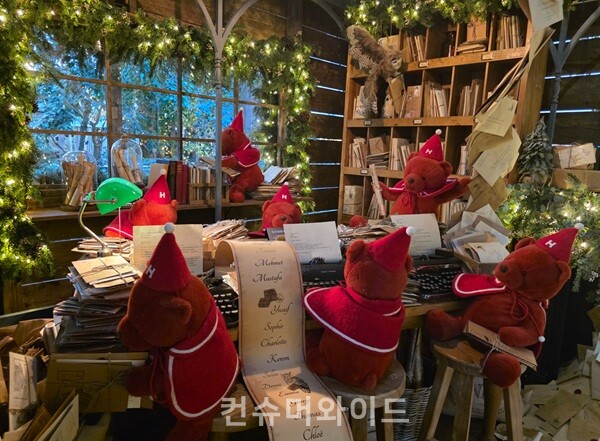 더현대 서울의 2025 크리스마스 현장 'H빌리지' 내 '편지공방' 모습 ⓒ컨슈머와이드 강진일 기자